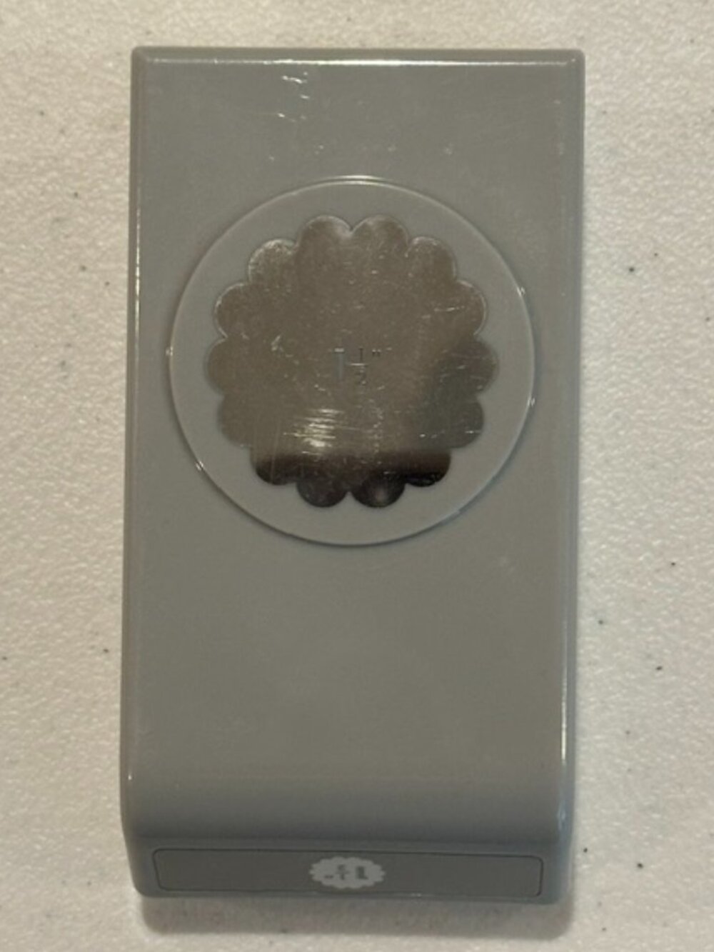 EK Success 1 1/2" 1.5" Round Circle Scalloped Punch
